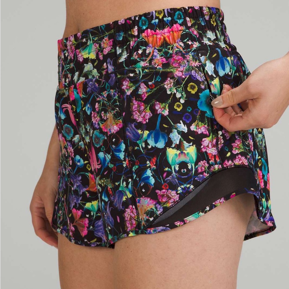 Lululemon Hotty Hot High-Rise Lined Short 2.5" size 4